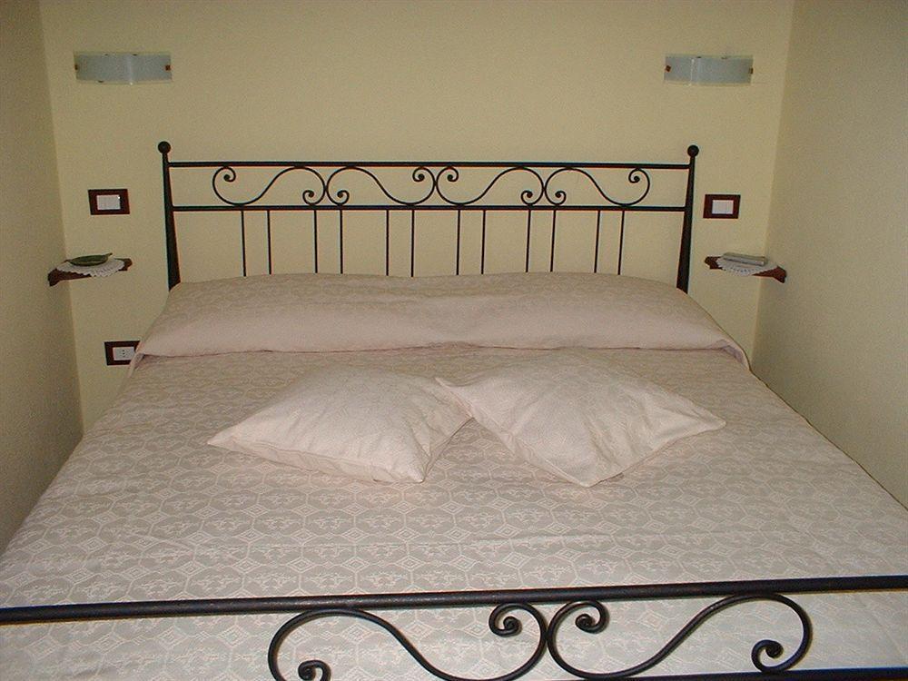 CuccuruAio' B&B Siamaggiore Esterno foto
