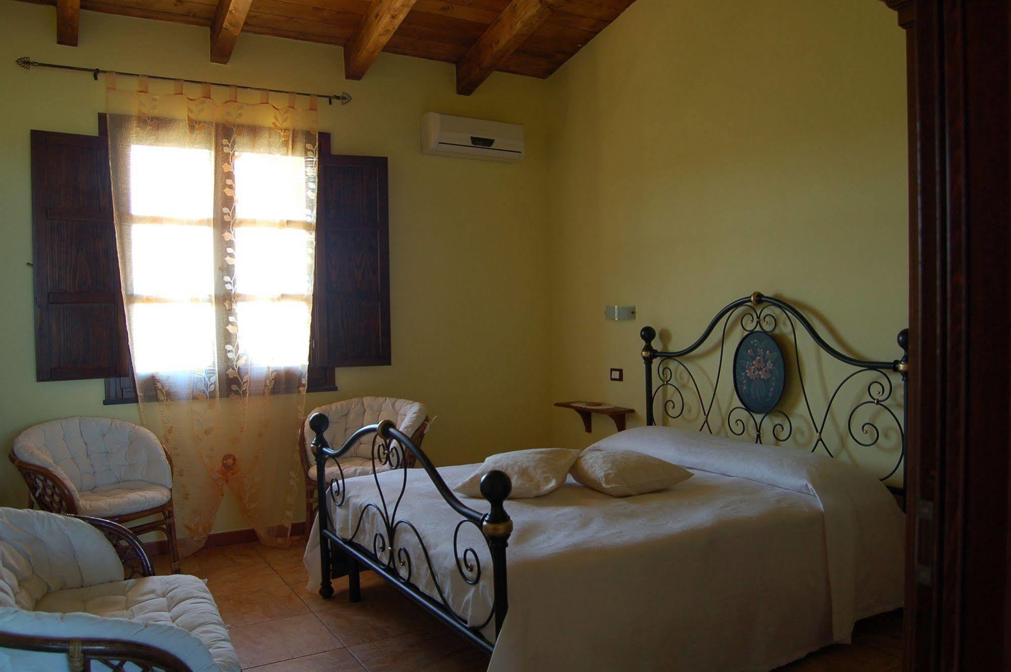 CuccuruAio' B&B Siamaggiore Esterno foto
